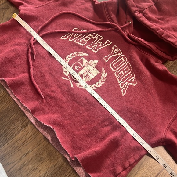 Wild Fable Women’s Cut Off Burgundy New York Hoodie Small - Picture 3 of 7